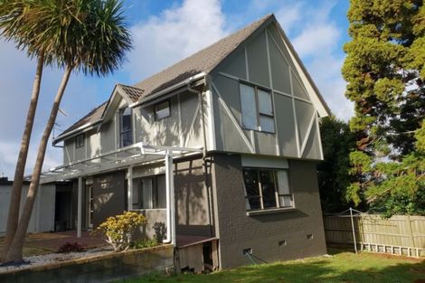 Photo of property in 2/42 Tree View Avenue, Glenfield, Auckland, 0629