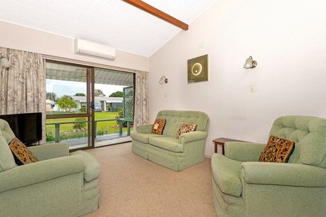 Photo of property in Orange Grove Flats, 2/549 Childers Road, Te Hapara, Gisborne, 4010