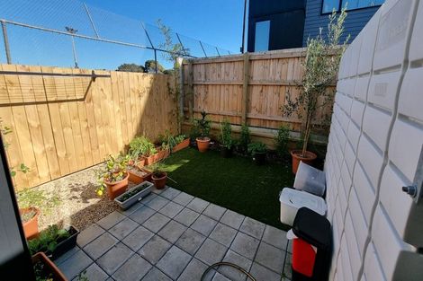 Photo of property in 12/3234 Great North Road, New Lynn, Auckland, 0600