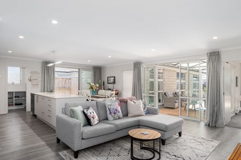 Photo of property in 124 Puhirake Crescent, Pyes Pa, Tauranga, 3112