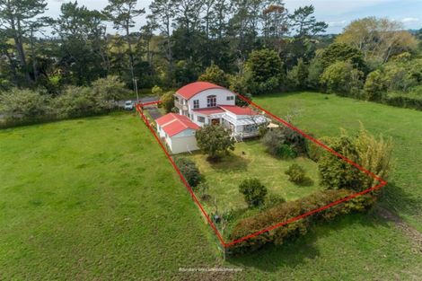 Photo of property in 164 Motu Road, Kumeu, 0891