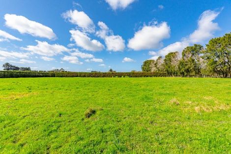 Photo of property in 42 Taupaki Road, Taupaki, 0782