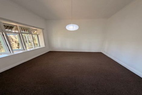 Photo of property in 60 Kelburn Parade, Kelburn, Wellington, 6012