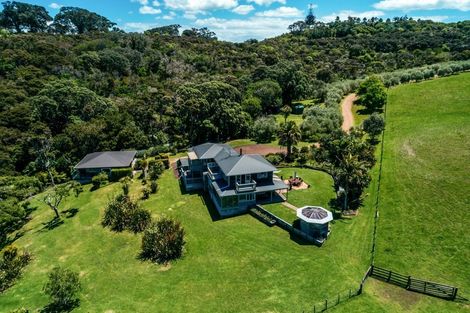 Photo of property in 92 Nick Johnstone Drive, Waiheke Island, 1971