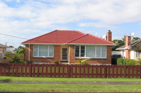 Photo of property in 11 Peachgrove Road, Te Atatu Peninsula, Auckland, 0610