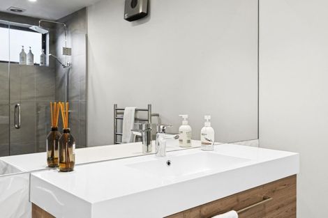 Photo of property in 3 Stackbrae Avenue, Wanaka, 9305