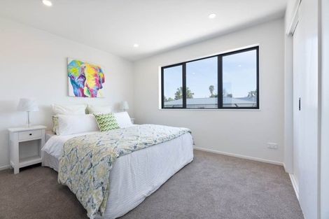 Photo of property in 13d Ranch Avenue, Beach Haven, Auckland, 0626