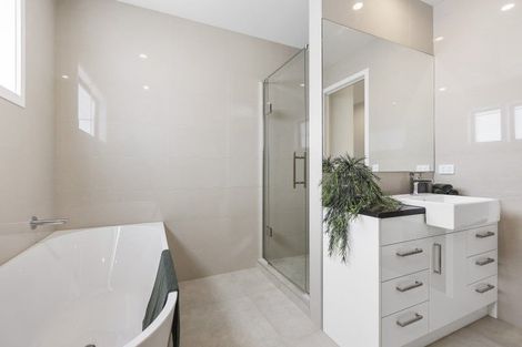 Photo of property in 7b Montrose Place, Highlands Park, New Plymouth, 4312