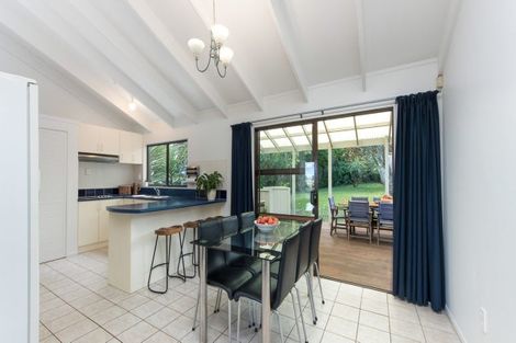 Photo of property in 14 Woodhouse Place, West Harbour, Auckland, 0618