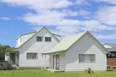 Photo of property in 12 Hereford Place, Waihi Beach, 3611
