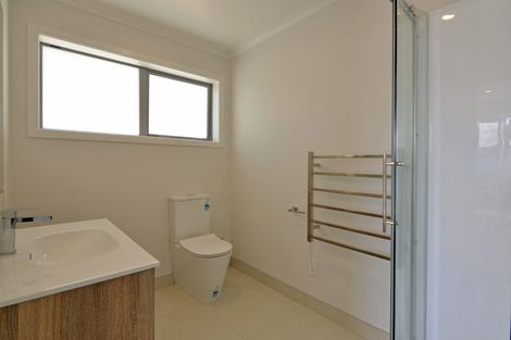 Photo of property in 19 Bendigo Grove, Newlands, Wellington, 6037