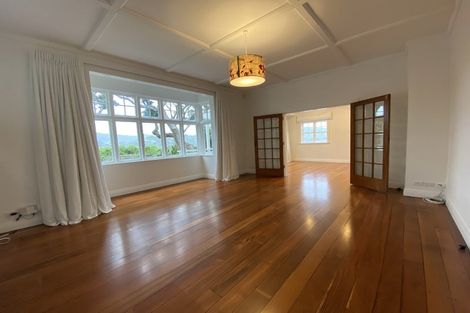 Photo of property in 7 Grove Road, Kelburn, Wellington, 6012