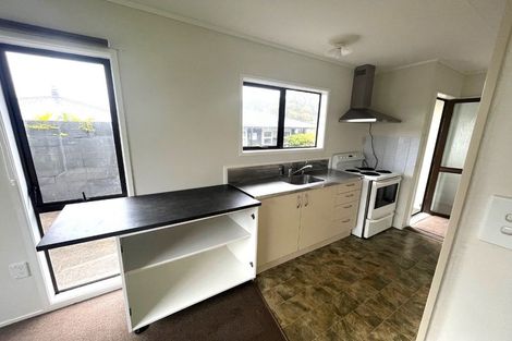 Photo of property in 118 Riversdale Drive, Merrilands, New Plymouth, 4312