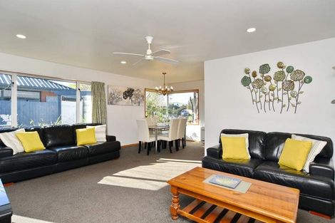 Photo of property in 2 Melford Close, Rangiora, 7400