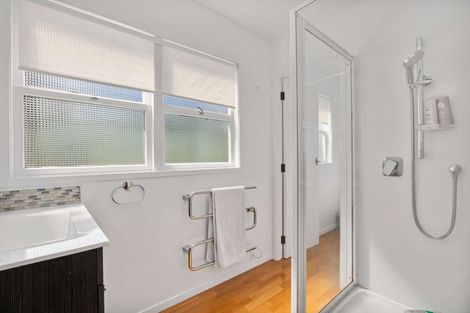 Photo of property in 12 De Val Drive, Titirangi, Auckland, 0604