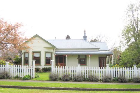 Photo of property in 8 Tawa Street, Inglewood, 4330