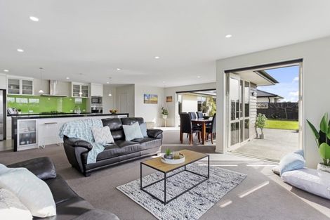 Photo of property in 1 Glen Kerran Close, Broomfield, Christchurch, 8042