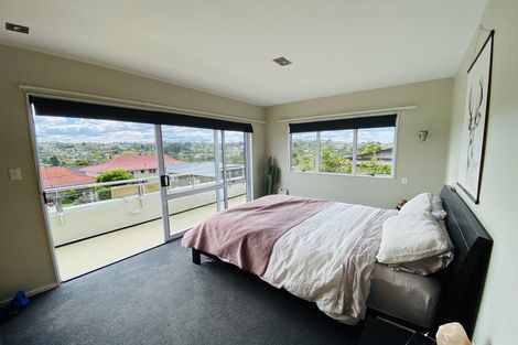 Photo of property in 2/5 Nigel Road, Browns Bay, Auckland, 0630