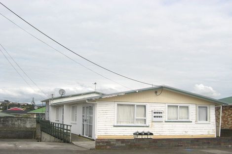 Photo of property in 8 Simons Street, Moturoa, New Plymouth, 4310