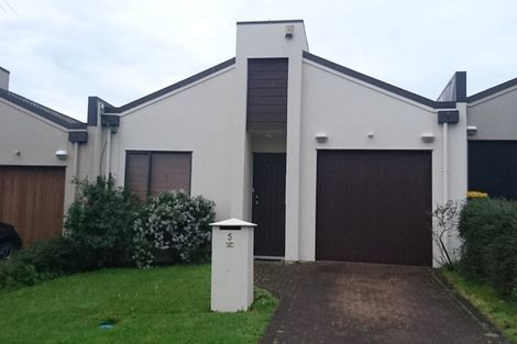 Photo of property in 5 Bunker Rise, Golflands, Auckland, 2013