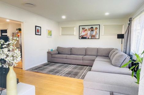 Photo of property in 60 Glen Marine Parade, Glendene, Auckland, 0602