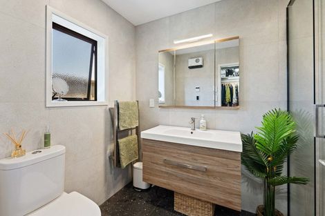 Photo of property in 5 Quadrant Heights, Paraparaumu, 5032