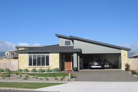 Photo of property in 138 Field Way, Waikanae Beach, Waikanae, 5036