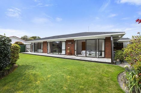 Photo of property in 9 Boulevard Drive, Merrilands, New Plymouth, 4312