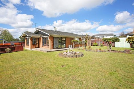 Photo of property in 1 Sunshine Place, Papakura, 2110