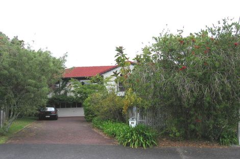 Photo of property in 19 Manutara Avenue, Forrest Hill, Auckland, 0620