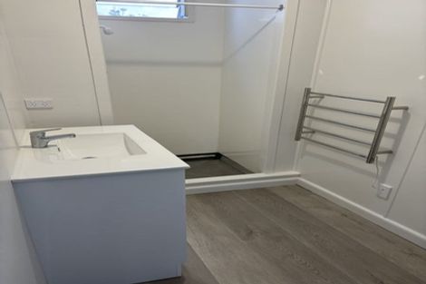 Photo of property in 13 Eastglen Road, Glen Eden, Auckland, 0602