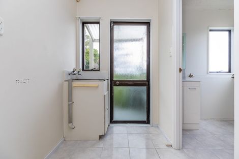 Photo of property in 2/24 Thalia Place, Totara Vale, Auckland, 0629