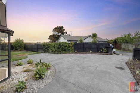 Photo of property in 18 Randwick Place, Randwick Park, Auckland, 2105