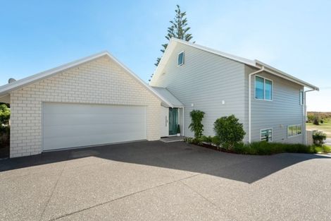 Photo of property in 708a Papamoa Beach Road, Papamoa Beach, Papamoa, 3118