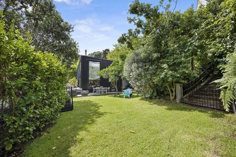Photo of property in 76 Cutfield Road, New Plymouth, 4310