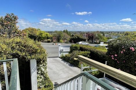 Photo of property in 27 Hackthorne Road, Cashmere, Christchurch, 8022