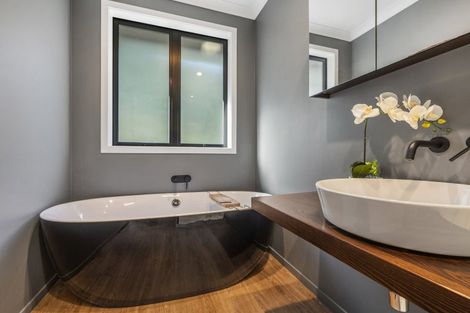 Photo of property in 13 Sparrowhawk Way, Kinloch, Taupo, 3377