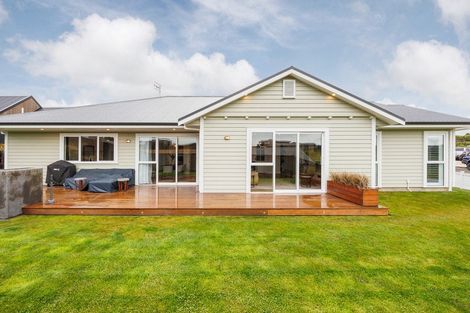 Photo of property in 44 Vaucluse Heights, Fitzherbert, Palmerston North, 4410