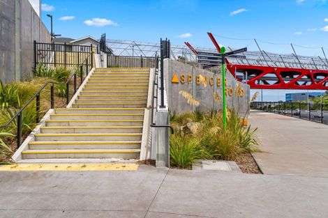 Photo of property in 16b/71 Spencer Road, Oteha, Auckland, 0632