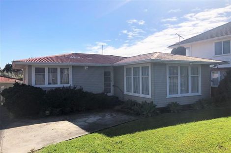 Photo of property in 3 Amberley Avenue, Te Atatu South, Auckland, 0610