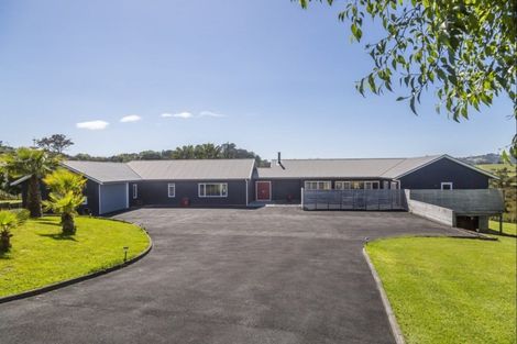 Photo of property in 87 Whangaparaoa Road, Red Beach, 0932