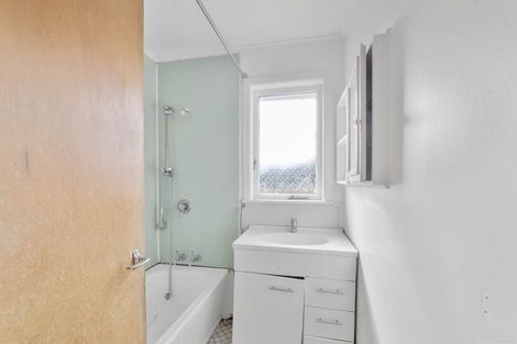 Photo of property in 20 Ozich Avenue, Te Atatu South, Auckland, 0610