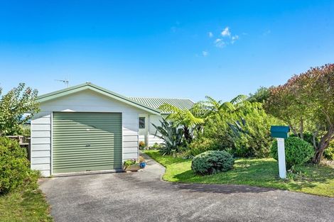 Photo of property in 16 Coventry Close, Ascot Park, Porirua, 5024