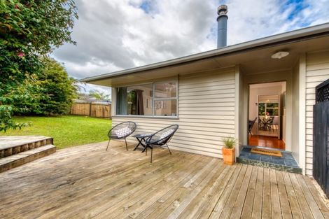 Photo of property in 80 Lantana Road, Green Bay, Auckland, 0604