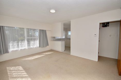 Photo of property in 2/321 Wairau Road, Totara Vale, Auckland, 0627