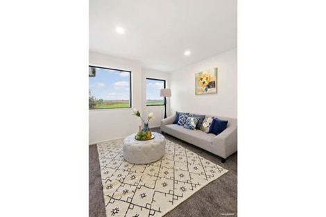 Photo of property in 2 Fjord Way, Karaka, Papakura, 2113