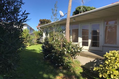 Photo of property in 1/104 Exmouth Road, Northcote, Auckland, 0627