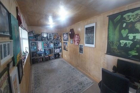 Photo of property in 19 Salford Street, Newlands, Wellington, 6037