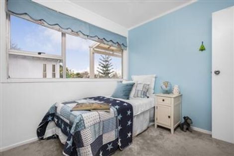 Photo of property in 1/7 Malters Place, Browns Bay, Auckland, 0630