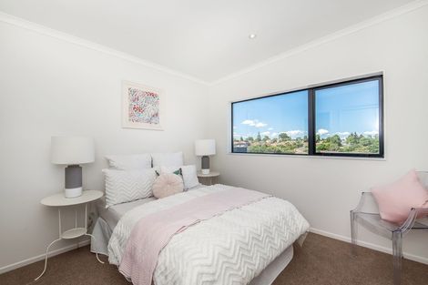 Photo of property in 12b Ropata Avenue, Point England, Auckland, 1072